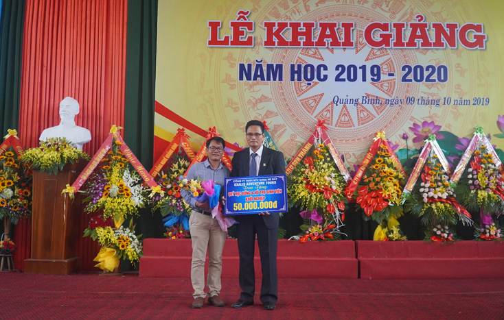 Một số đơn vị, doanh nghiệp ủng hộ Quỹ học bổng cho Trường ĐHQB.