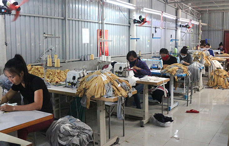 Doanh nghiệp mở rộng sản xuất sẽ góp phần giải quyết việc làm cho nhiều lao động.  