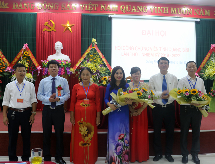 Ra mắt Ban Chấp hành và Hội đồng khen thưởng, kỷ luật Hội Công chứng viên tỉnh Quảng Bình lần thứ 1, nhiệm kỳ 2019-2022.