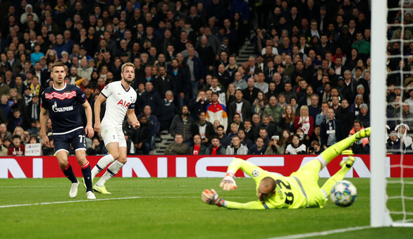  Harry Kane cũng lập cú đúp bàn thắng ở trước Crvena Zvezda - Ảnh: REUTERS
