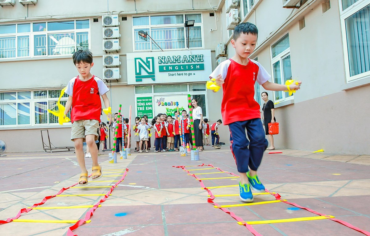 Môn Giáo dục thể chất đòi hỏi phải có cơ sở vật chất, dụng cụ học tập phù hợp. (Ảnh: PV/Vietnam+)