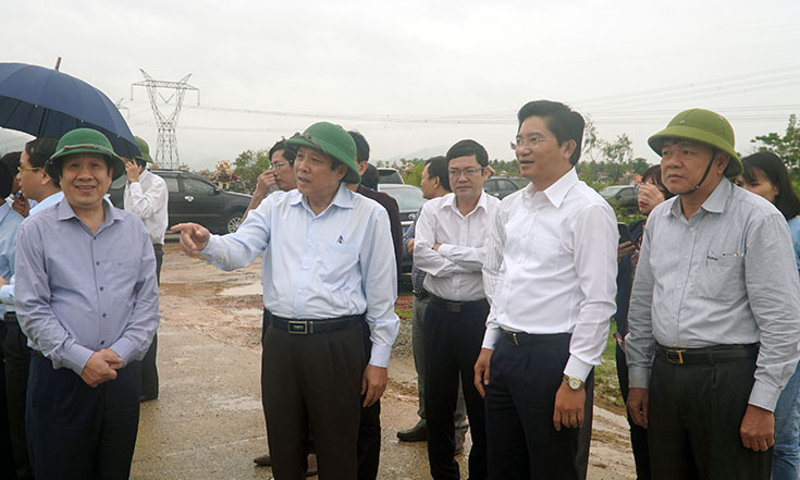 Đồng chí Bí thư Tỉnh ủy phát biểu kết luận tại buổi làm việc