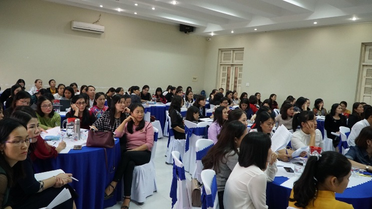 Gần 100 giáo viên là Ban giám hiệu, tổ trưởng chuyên môn của 22 trường tiểu học trên địa bàn TP. Đồng Hới tham gia chuyên đề.
