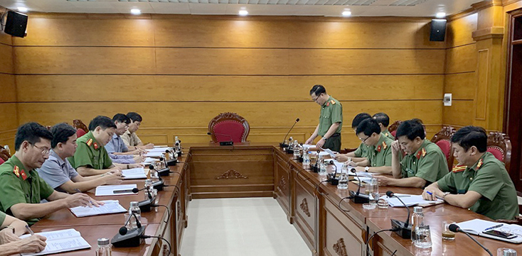 Đoàn công tác của Công an tỉnh làm việc với Thành ủy Đồng Hới về bố trí Công an chính quy đảm nhiệm các chức danh Công an xã.