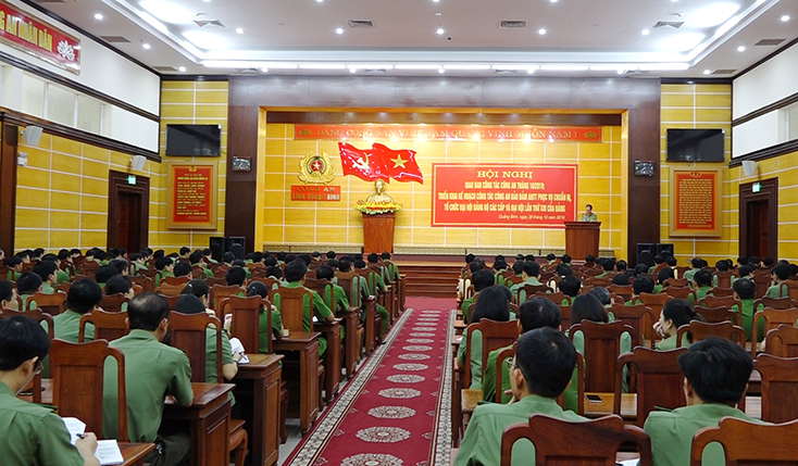 Hội nghị giao ban công tác công an tháng 10 và triển khai kế hoạch công tác đảm bảo ANTT bảo vệ đại hội Đảng các cấp của Công an tỉnh.