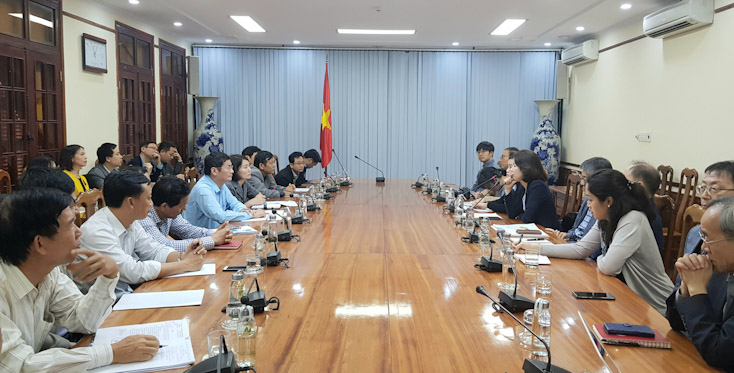 Quang cảnh buổi làm việc.