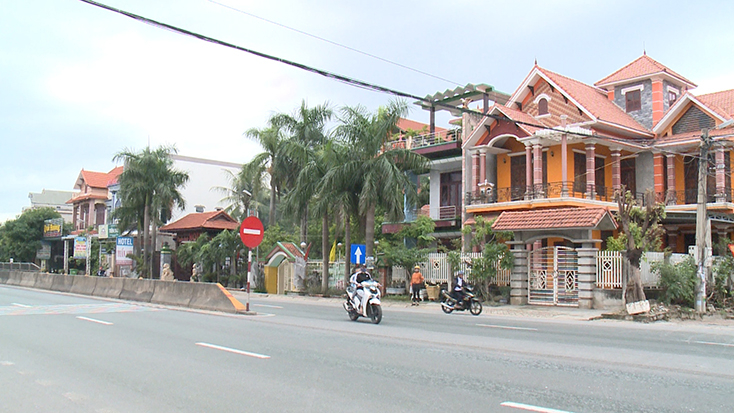 Nhờ xuất khẩu lao động, xã Thanh Trạch (huyện Bố Trạch) xuất hiện ngày càng nhiều ngôi nhà cao tầng, khang trang bề thế, đời sống và thu nhập của người dân tăng lên đáng kể.