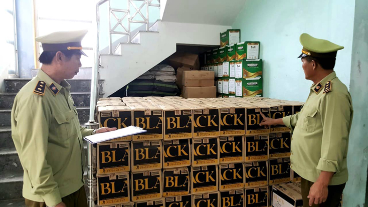 Số rượu lậu bị phát hiện, thu giữ.