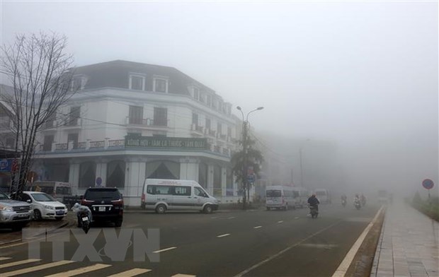 Sương mù dày đặc tại thị trấn Sapa. (Ảnh: Quốc Khánh/TTXVN)