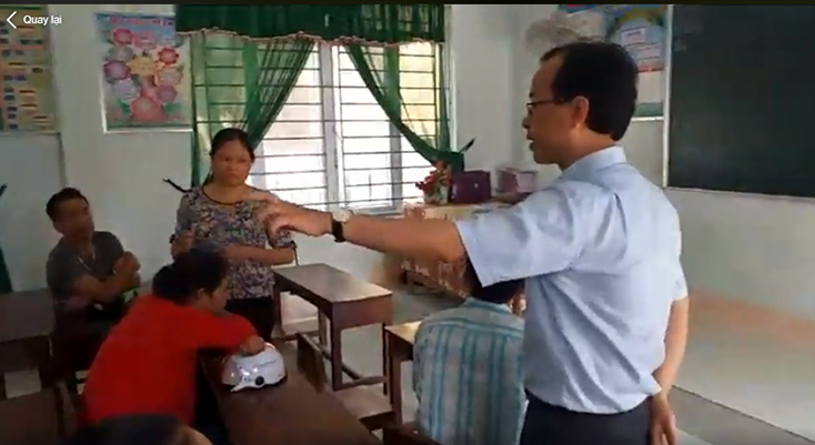 Linh mục Nguyễn Văn Hảo gây mất trật tự tại cuộc họp phụ huynh ở Trường Tiểu học Quảng Sơn ngày 28-9-2019