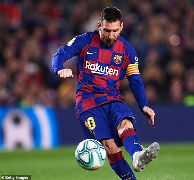 Messi lập hat-trick mang chiến thắng về cho Barcelona.