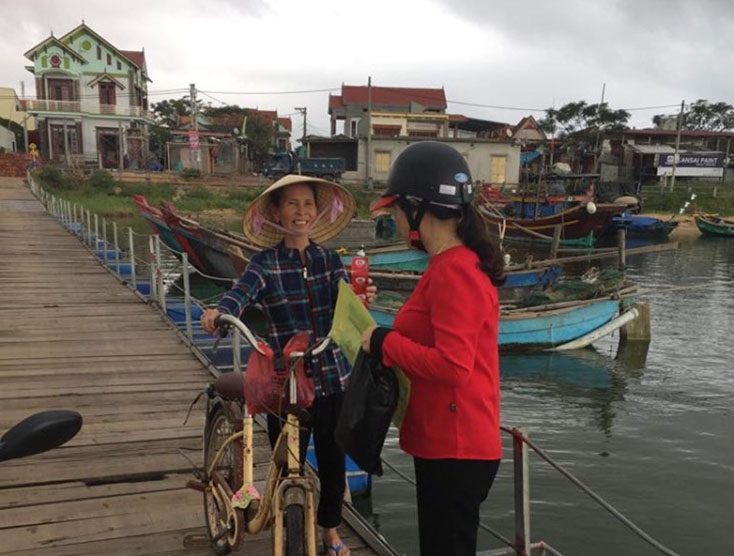 Vai trò của đội ngũ cán bộ chuyên trách và cộng tác viên dân số trong công tác xã hội hóa PTTT và hàng hóa SKSS là rất lớn. 