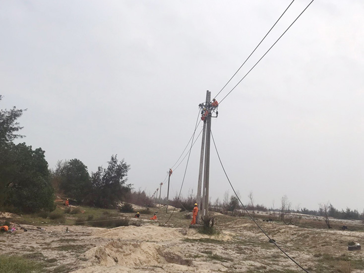 Với khối lượng công việc lớn, công trình thi công được chia làm 4 đợt, huy động 150 cán bộ, công nhân điện lực.