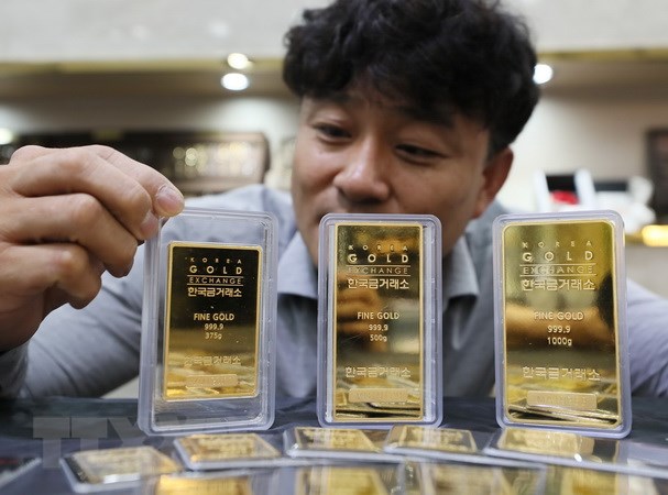 Vàng miếng được trưng bày tại sàn giao dịch ở Seoul của Hàn Quốc. (Ảnh: Yonhap/TTXVN)