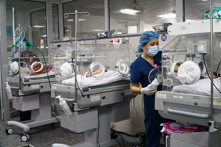 Sự chăm sóc tận tâm của các y, bác sỹ đã nuôi lớn hy vọng của các gia đình trẻ sinh non. 