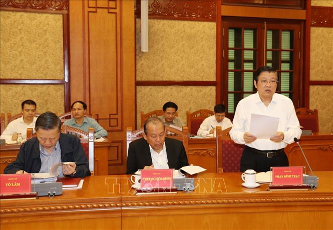Đồng chí Phan Đình Trạc, Bí thư Trung ương Đảng, Trưởng Ban Nội chính Trung ương, Phó Trưởng ban Thường trực Ban Chỉ đạo Trung ương về phòng, chống tham nhũng phát biểu tại cuộc họp. Ảnh: Trí Dũng/TTXVN