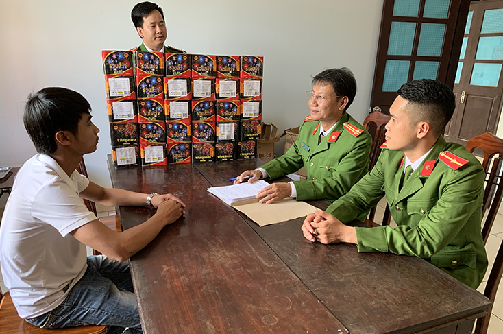 Đối tượng Lê Mạnh Tùng tại cơ quan điều tra.