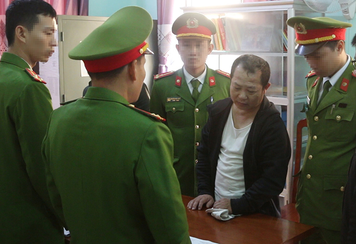  Tống đạt các quyết định đối với đối tượng Nguyễn Văn Đức