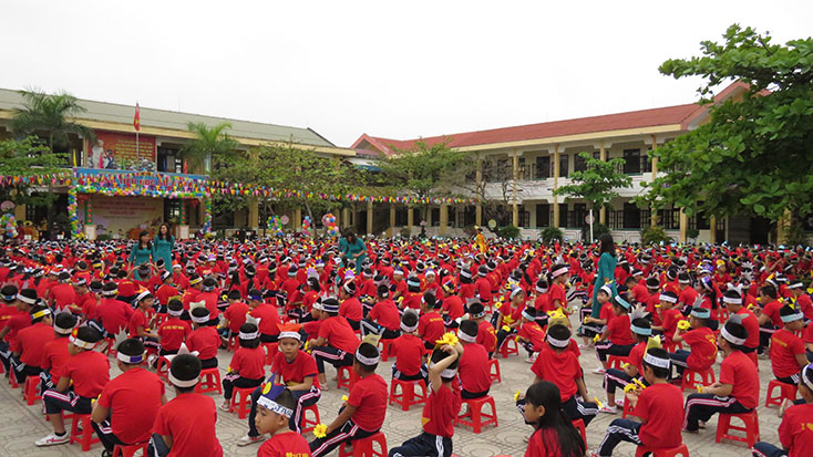 Nhiều ngôi trường được xây dựng khang trang, hiện đại đạt chuẩn theo tiêu chí NTM. 