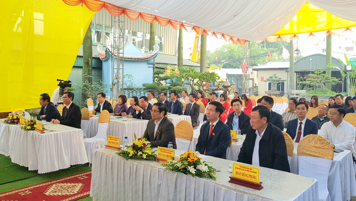 Các đại biểu dự lễ.