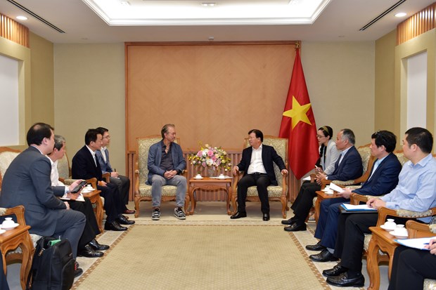 Phó thủ tướng Trịnh Đình Dũng tiếp Ông Đỗ Quang Hiển, Chủ tịch Hội đồng quản trị kiêm Tổng Giám đốc T&T Group và Ông Robert Yap, Chủ tịch điều hành Tập đoàn YCH (Singapore).