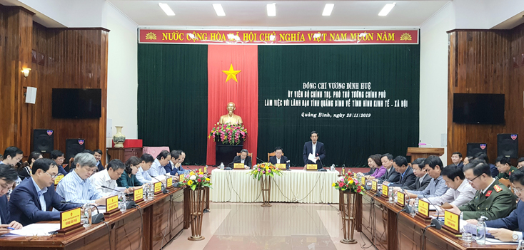 Đồng chí Trần Công Thuật, Chủ tịch UBND tỉnh phát biểu tại buổi làm việc.