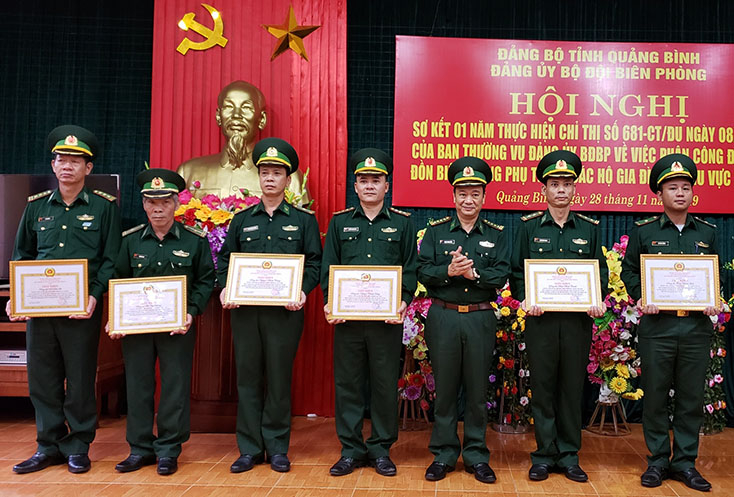 Bộ chỉ huy BĐBP tỉnh trao thưởng cho các cá nhân có thành tích xuất sắc trong thực hiện Chỉ thị 681 của Ban Thường vụ Đảng ủy BĐBP