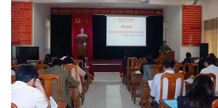 Các báo cáo viên tham dự hội nghị.
