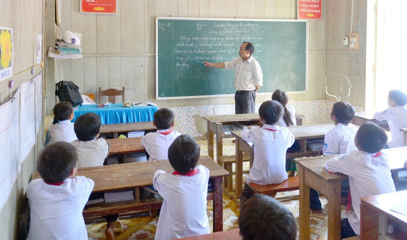 Cuộc thi giáo viên giỏi nặng tính hình thứ gây áp lực cho giáo viên. Ảnh: Trube