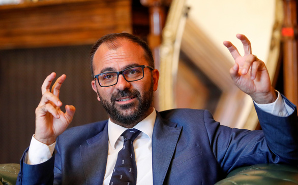 Bộ trưởng giáo dục Lorenzo Fioramonti - Ảnh: REUTERS