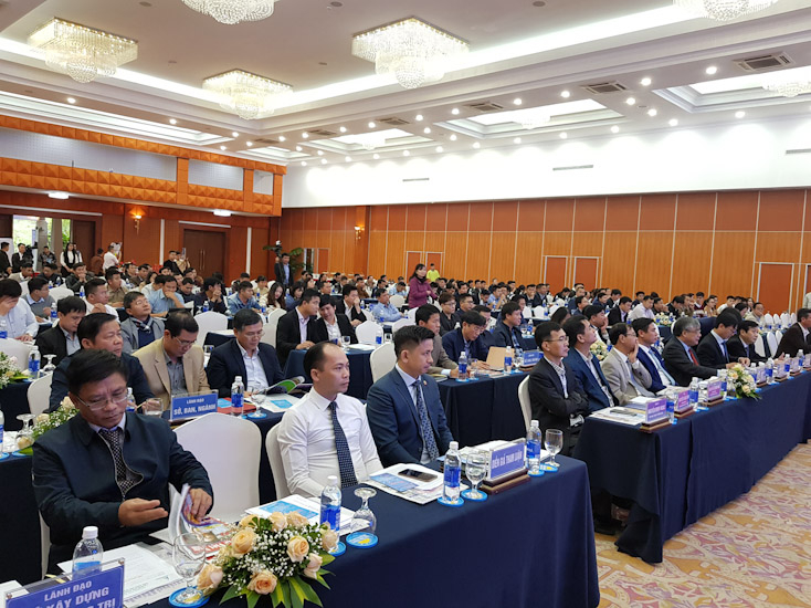 Các đại biểu tham dự hội thảo.