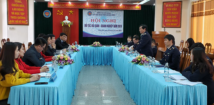 Lãnh đạo Cục HQQB trực tiếp giải đáp những băn khoăn, thắc mắc, tháo gỡ những khó khăn cho doanh nghiệp. 