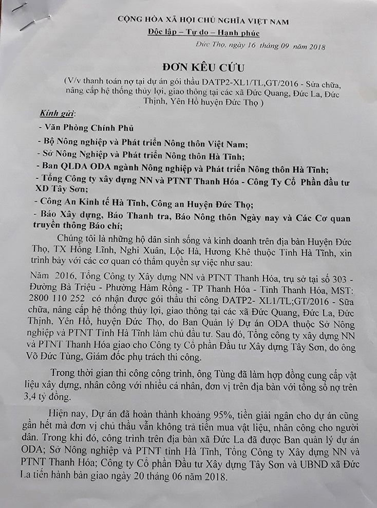 Đơn kêu cứu của người dân và doanh nghiệp ở huyện Đức Thọ, tỉnh Hà Tỉnh gửi các cơ quan chức năng về việc nợ tiền mua vật liệu, nhân công tại gói thầu DATP2-XL1, GT/2016 do Tổng công ty Xây dựng Thanh Hóa trúng thầu.  