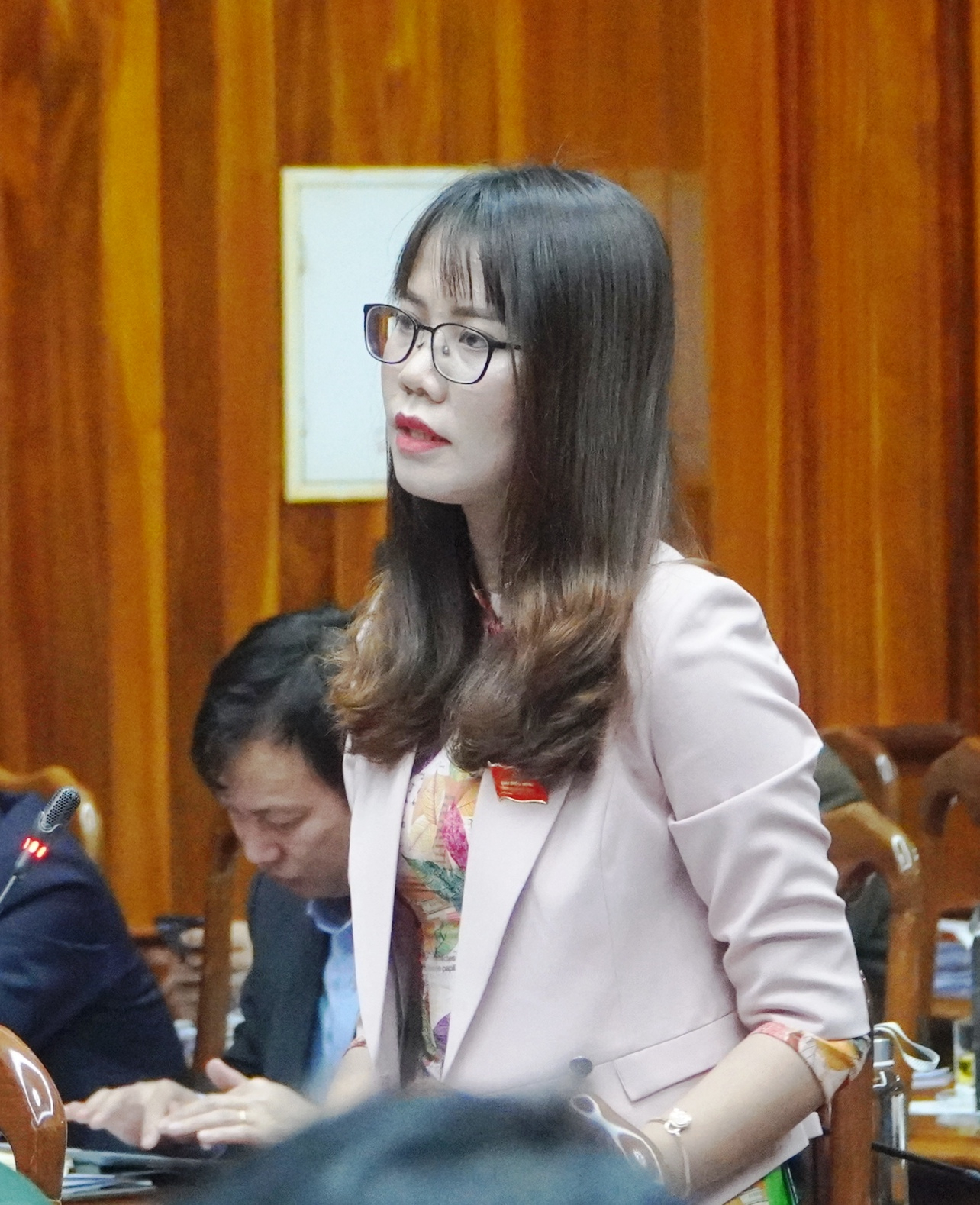 Các đại biểu chất vấn tại kỳ họp