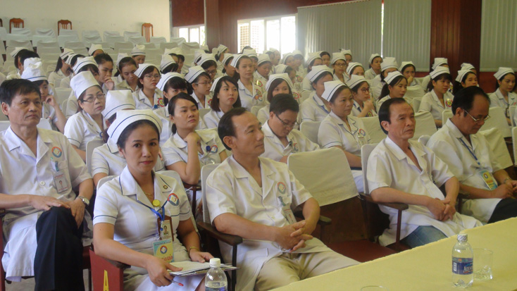 Cán bộ y tế của bệnh viện luôn tích cực hưởng ứng các hoạt động nhằm nâng cao chất lượng phục vụ, đáp ứng sự hài lòng của người bệnh
