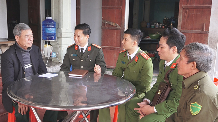 Lực lượng Công an chính quy đảm nhận chức danh Công an xã luôn sâu sát địa bàn, nắm bắt tâm tư nguyện vọng của người dân.