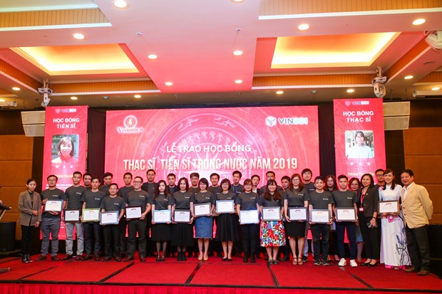 Các sinh viên, nghiên cứu sinh nhận được học bổng Tiến sĩ của VinIF. (Ảnh: Minh Sơn/Vietnam+)
