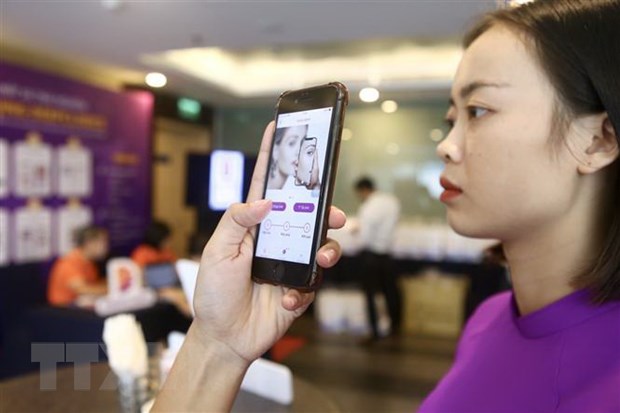  Khu trải nghiệm sản phẩm Ứng dụng chẩn đoán bệnh da liễu đầu tiên tại Việt Nam - DêpClinics. (Ảnh: Minh Quyết/TTXVN)