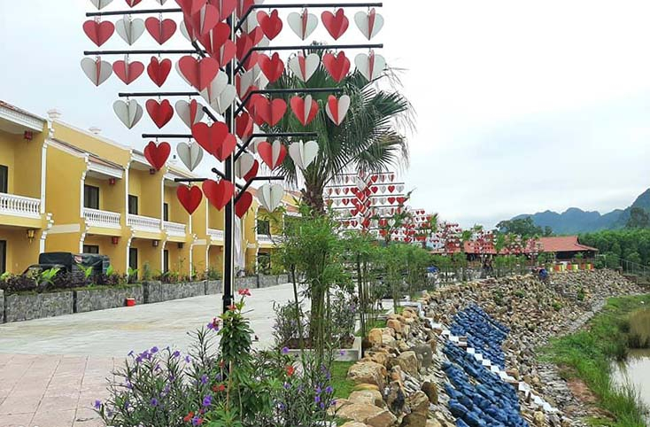  Khu bản sao phố cổ Hội An với những nhà nghỉ cách điệu của Đoàn Gia resort. 