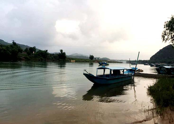 Chiều trên bến sông Son. 
