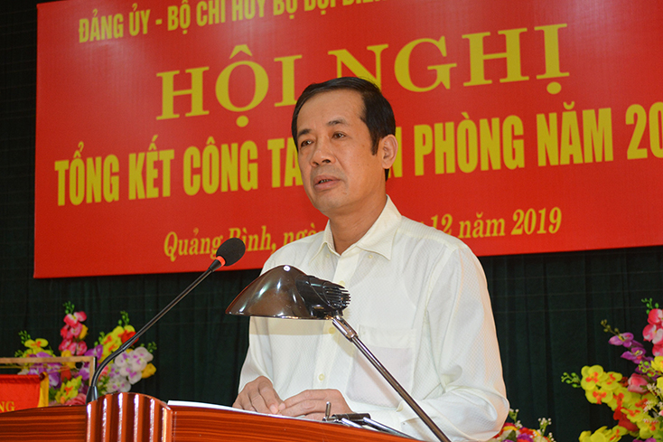 Đồng chí Chủ tịch UBND tỉnh Trần Công Thuật phát biểu tại hội nghị.