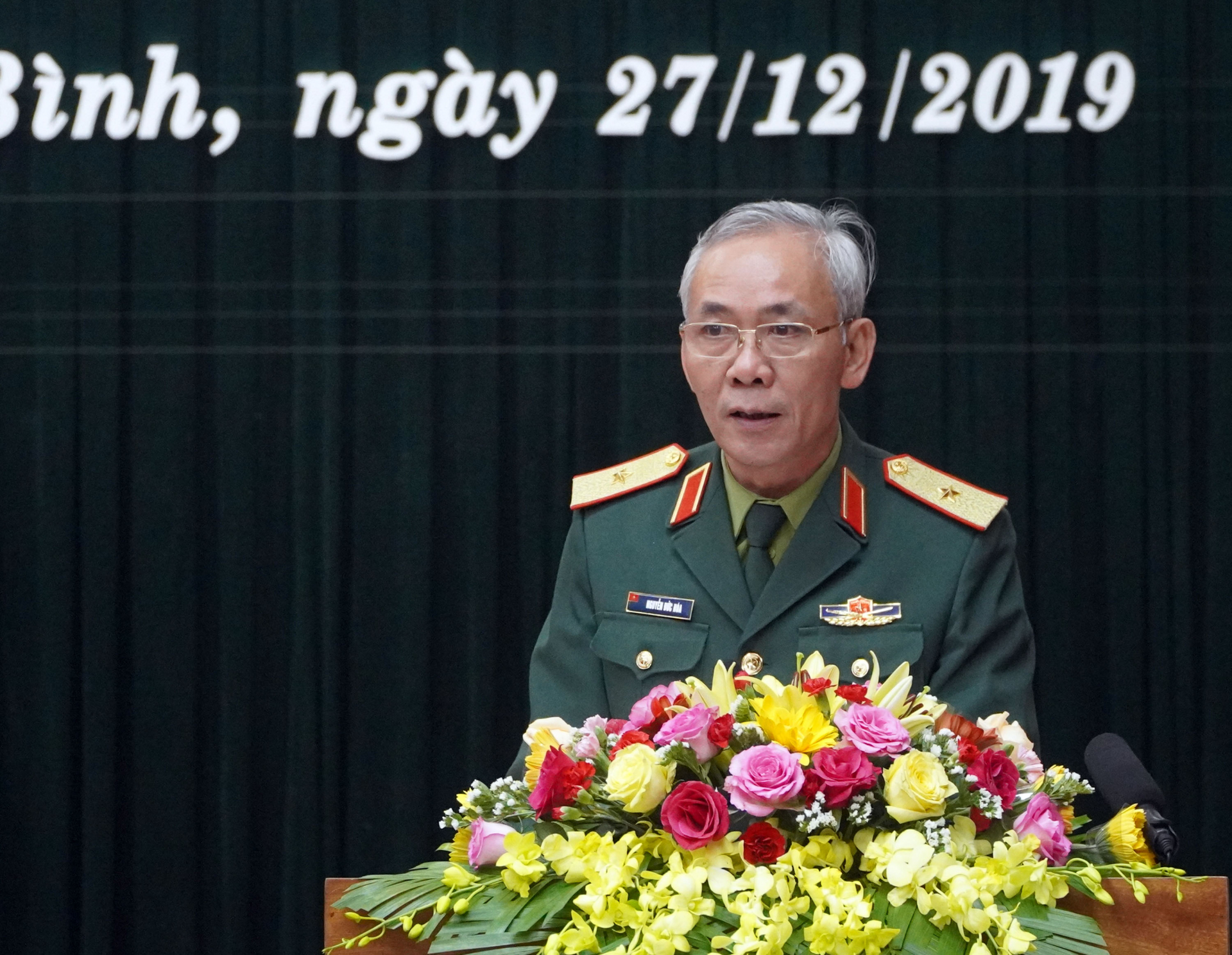 Đồng chí Thiếu tướng Nguyễn Đức Hóa phát biểu tại hội nghị