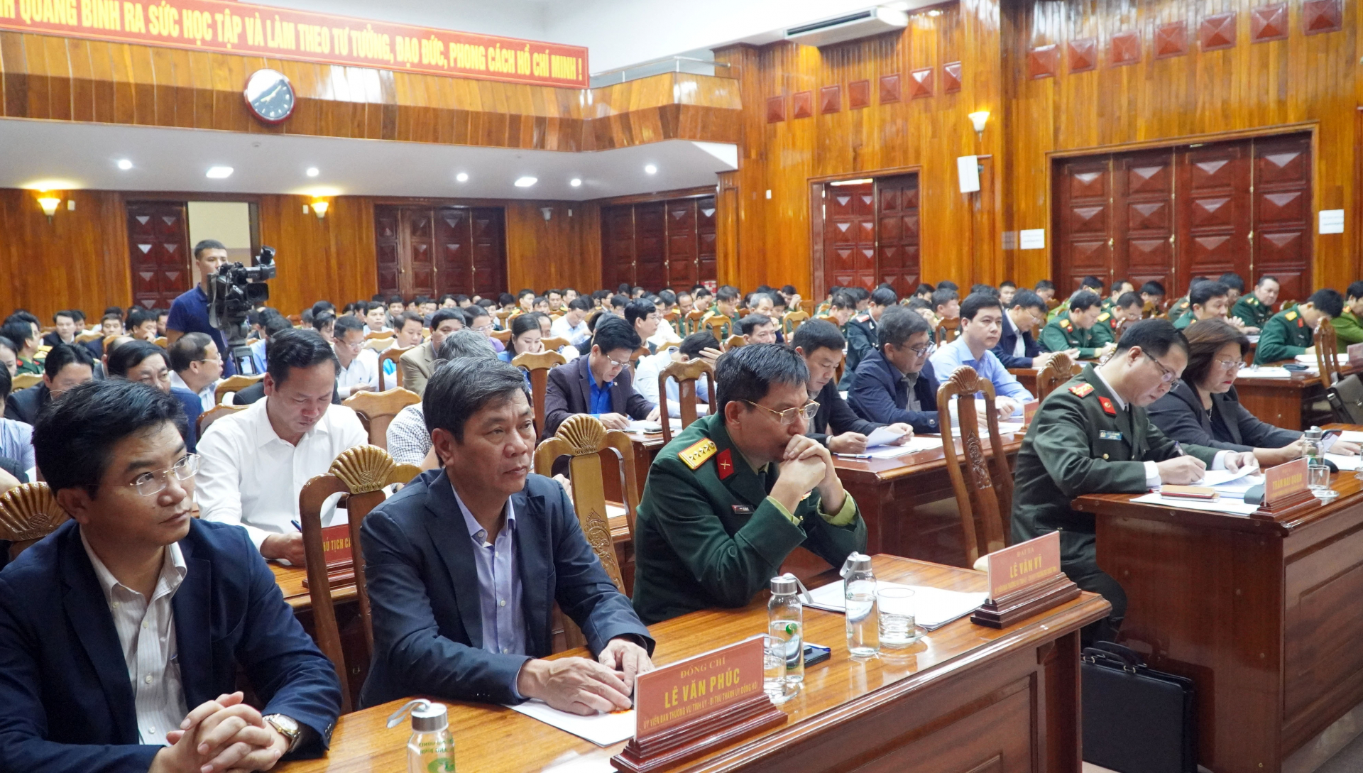 Các đại biểu dự hội nghị
