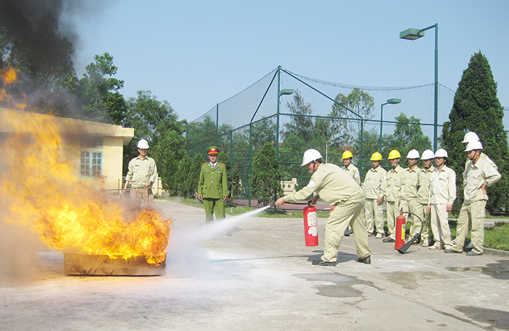  Huấn luyện nghiệp vụ PCCC cho các đơn vị.