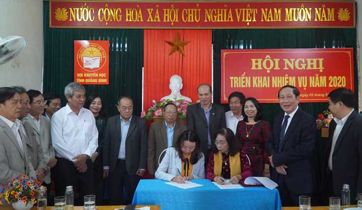 Ký kết giao ước thi đua năm 2020.