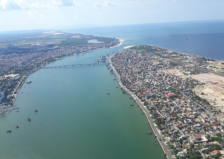 Đồng Hới nhìn từ trên cao. Ảnh: Minh Văn
