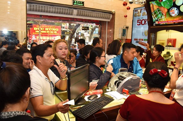  Giao dịch vàng tại các doanh nghiệp. (Ảnh: PV/Vietnam+)