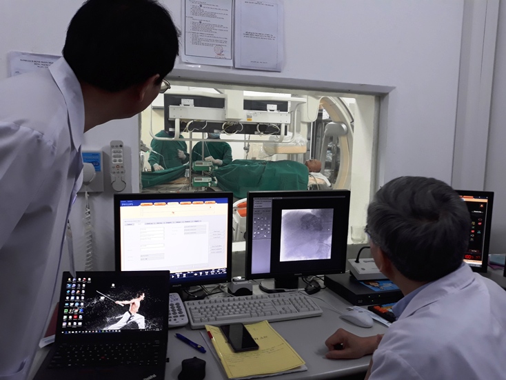 Ứng dụng kỹ thuật cao tại các bệnh viện là một trong những phong trào thu hút sự tham gia hưởng ứng của đội ngũ cán bộ y tế.