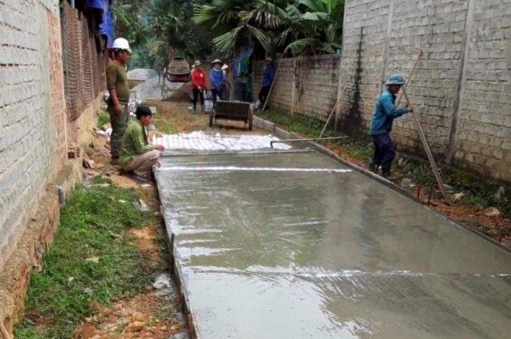 Ban TTND và Ban GSĐTCCĐ xã Mai Hóa phát huy hiệu quả giám sát việc bê tông hóa đường giao thông nông thôn trên địa bàn.
