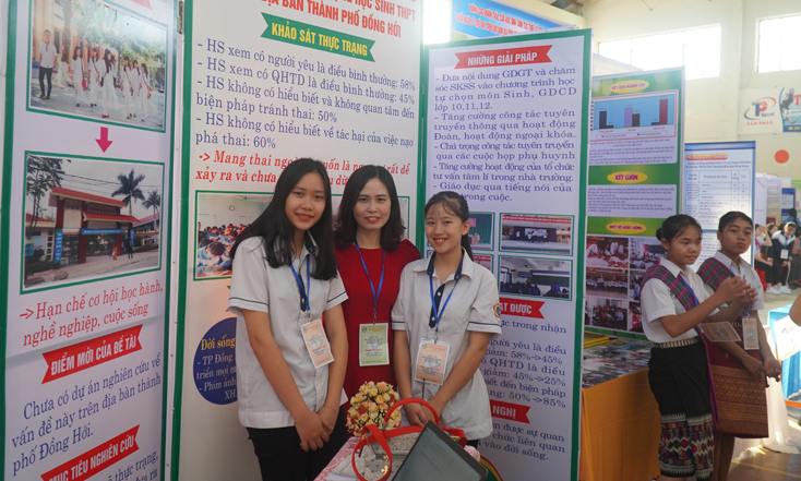 Các em học sinh sẵn sàng thuyết trình, giới thiệu những ý tưởng của mình đã dày công nghiên cứu...